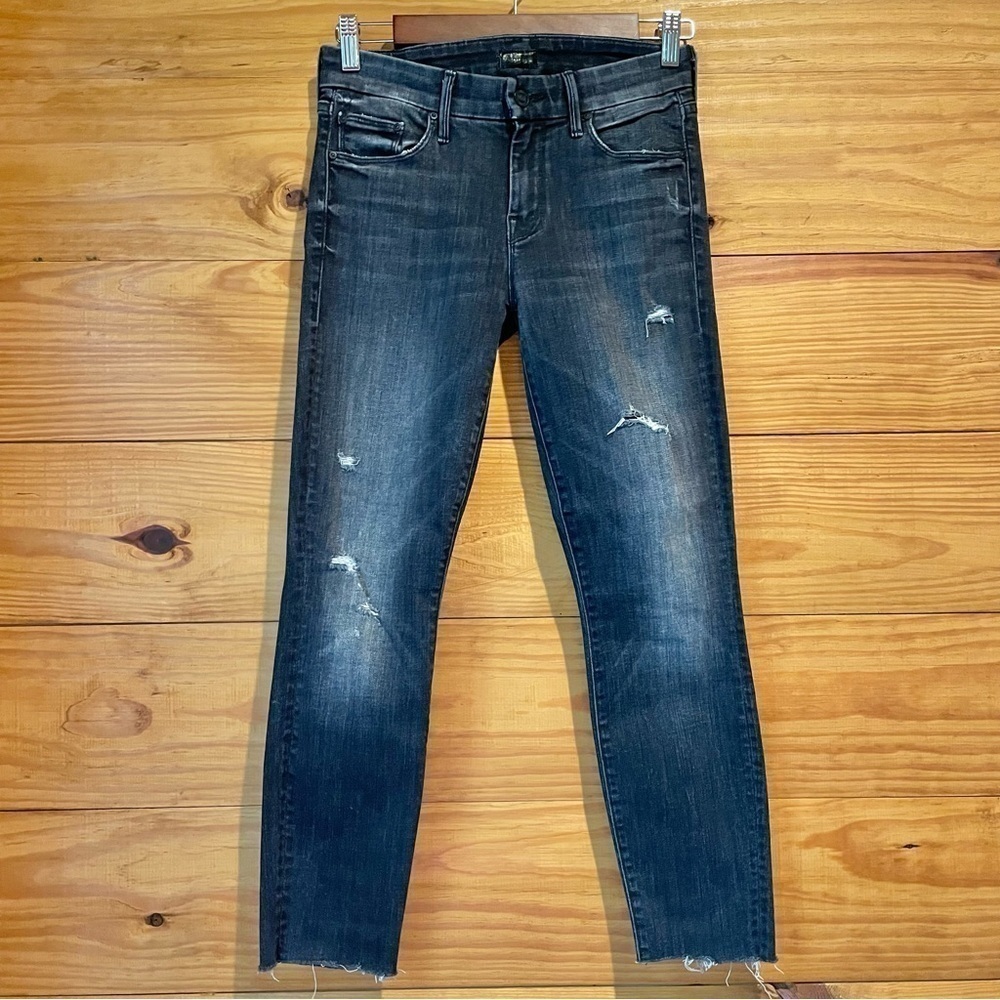 MOTHER Looker Ankle Fray Jeans in Crash And Burn 25 Dark Wash Black 24.5”